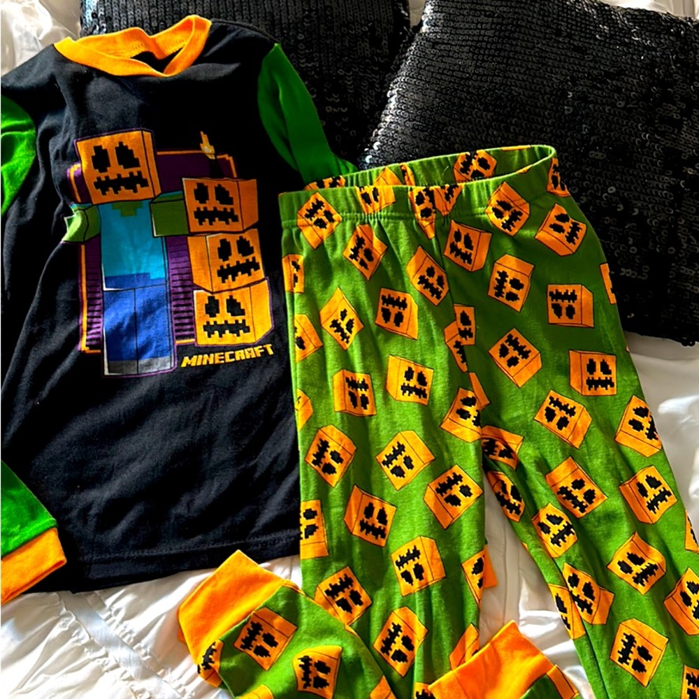 Minecraft pajamas size 10 boys
